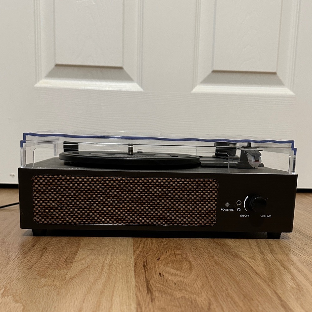 Vintage-Inspired Black and Brown Turntable